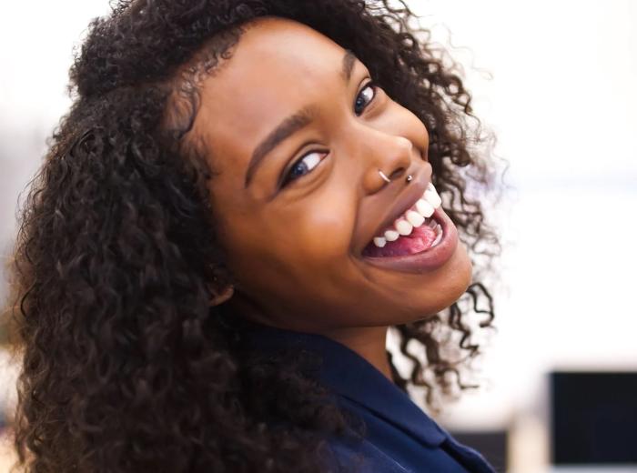 What are dental implants?